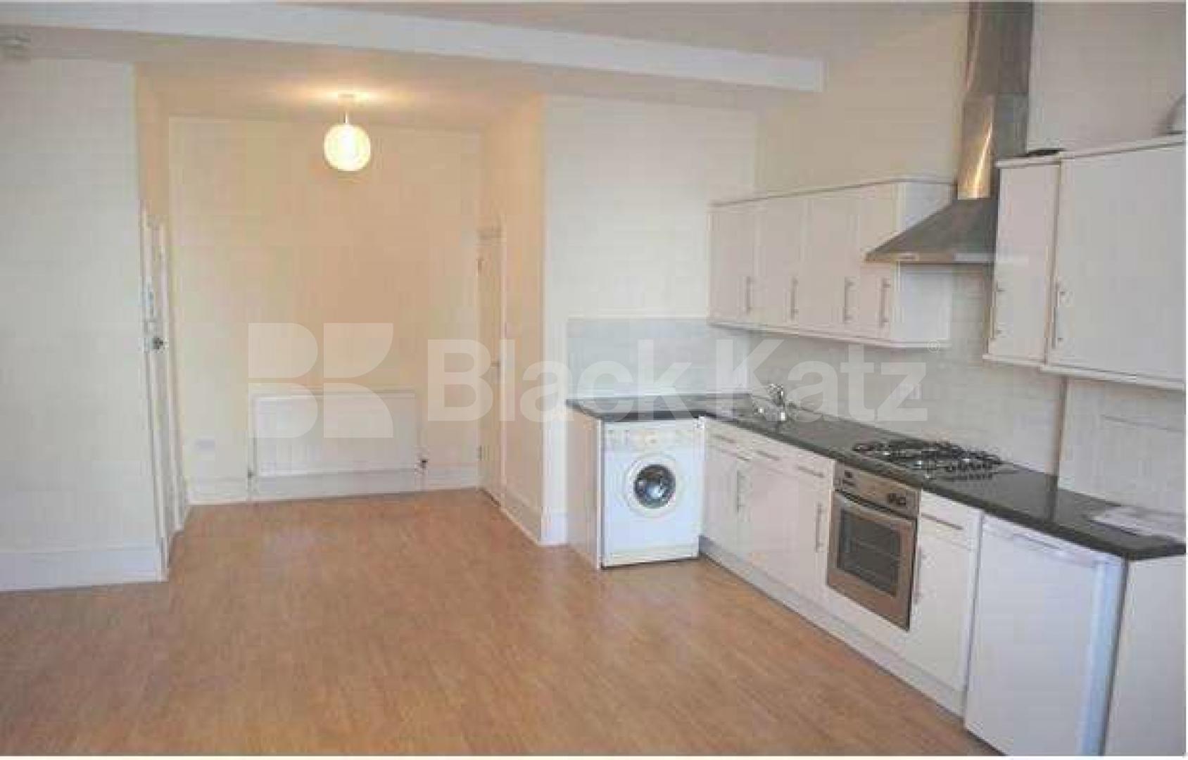 			LET, Studio Apartment, 1 bath, 1 reception Studio			 Gleneagle Road, Streatham Common